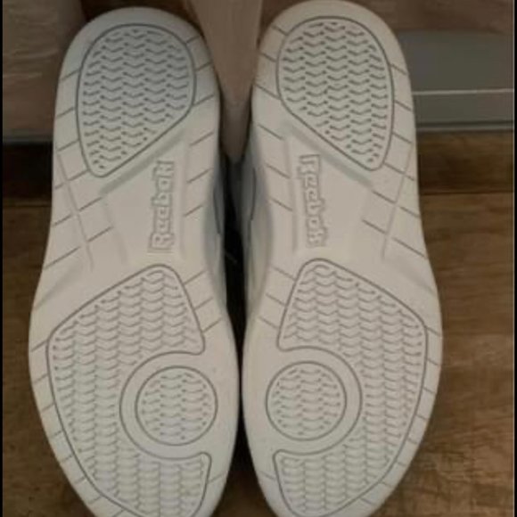 Reebok Royal Basketball Shoes Women's Size 8 - Picture 2 of 3